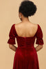 Laden Sie das Bild in den Galerie-Viewer, Rotes Samt Halbärmel Brautjungfernkleid mit Schlitz