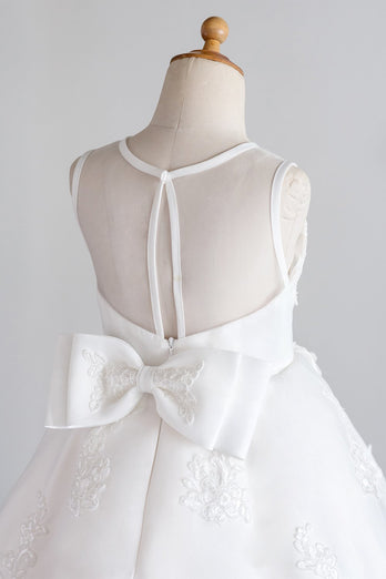 Weißes Blumenmädchenkleid mit Spitze