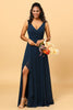 Laden Sie das Bild in den Galerie-Viewer, Marineblaues V-Ausschnitt Chiffon Brautjungfernkleid mit Rüschen