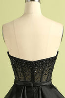 Laden Sie das Bild in den Galerie-Viewer, A-Linie Herzausschnitt Schwarzes Trägerloses Ballkleid