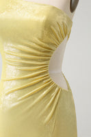 Laden Sie das Bild in den Galerie-Viewer, Stilvolles gelbes figurbetontes kurzes Abiballkleid mit einer Schulter und Aushöhlung