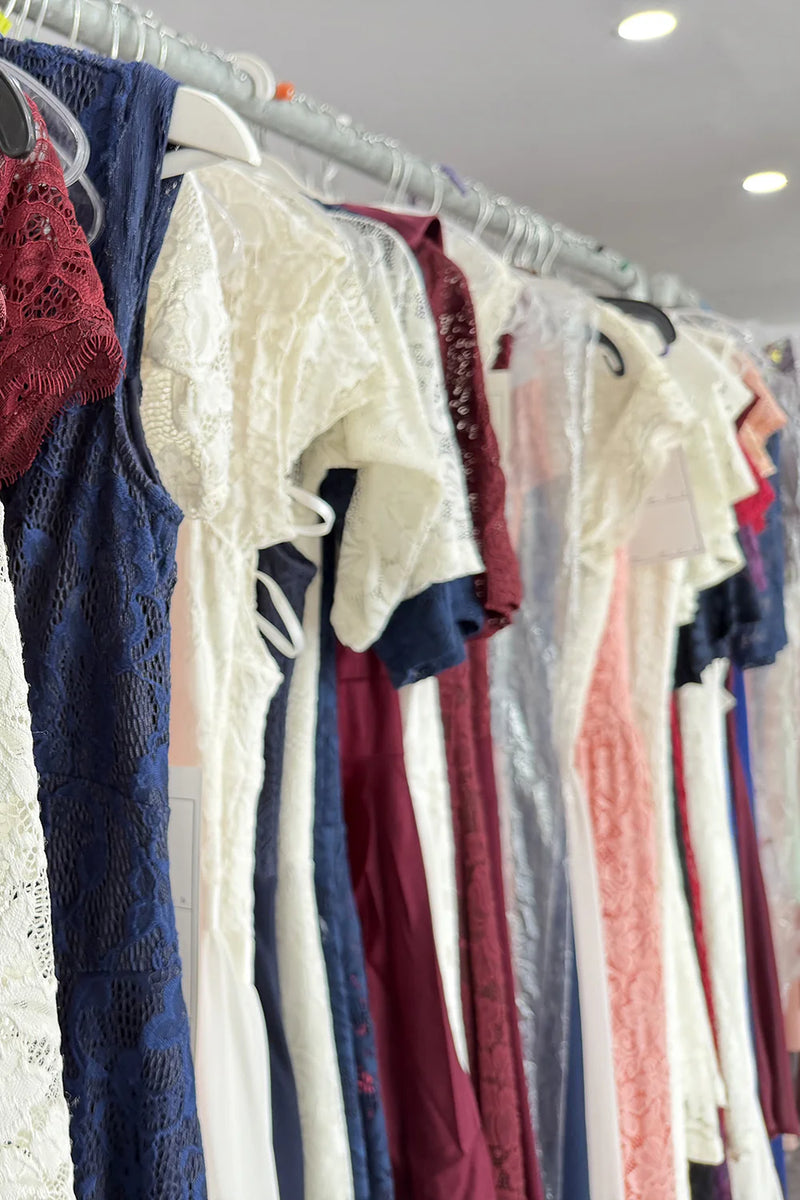 Laden Sie das Bild in den Galerie-Viewer, Spitzenkleid-Mystery-Box – Mehr Kaufen, Mehr Sparen