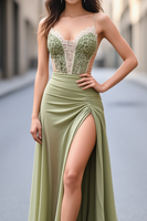 Laden Sie das Bild in den Galerie-Viewer, Grünes Meerjungfrau Spaghettiträger Applikationen Ballkleid mit Schlitz