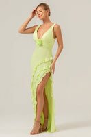 Laden Sie das Bild in den Galerie-Viewer, Limetten Etui Tiefer V-Ausschnitt Rückenfreies langes Brautjungfernkleid mit Rüschen Schlitz