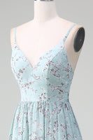 Laden Sie das Bild in den Galerie-Viewer, Graugrünes Spaghettiträger langes Brautjungfernkleid mit Rüschen