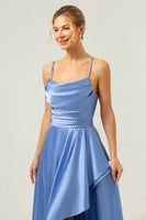 Laden Sie das Bild in den Galerie-Viewer, Blaues asymmetrisches Brautjungfernkleid aus Satin mit Wasserfallausschnitt und Schlitz