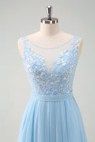 Laden Sie das Bild in den Galerie-Viewer, Glitzerndes himmelblaues langfaltiges Brautjungfernkleid mit Bateau-Ausschnitt