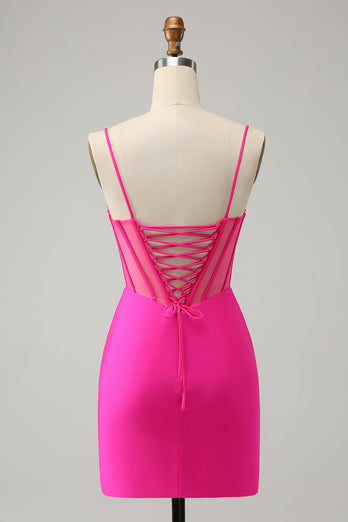 Einzigartiges funkelndes perlenbesetztes enges Korsett Kurzes fuchsia Abiballkleid mit Schlitz