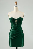 Laden Sie das Bild in den Galerie-Viewer, Glitzerndes marineblaues figurbetontes trägerloses ausgehöhltes Abiballkleid mit Spitze