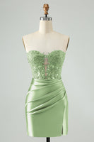 Laden Sie das Bild in den Galerie-Viewer, Glitzerndes königsblaues figurbetontes trägerloses ausgehöhltes Abiballkleid mit Spitze