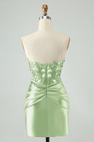 Laden Sie das Bild in den Galerie-Viewer, Glitzerndes marineblaues figurbetontes trägerloses ausgehöhltes Abiballkleid mit Spitze