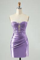 Laden Sie das Bild in den Galerie-Viewer, Glitzerndes marineblaues figurbetontes trägerloses ausgehöhltes Abiballkleid mit Spitze