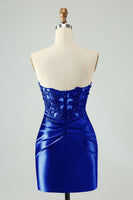 Laden Sie das Bild in den Galerie-Viewer, Glitzerndes königsblaues figurbetontes trägerloses ausgehöhltes Abiballkleid mit Spitze