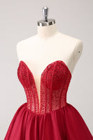 Laden Sie das Bild in den Galerie-Viewer, Niedliches rotes trägerloses Cocktailkleid mit Rüschen und Perlenstickerei