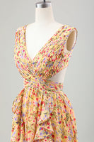 Laden Sie das Bild in den Galerie-Viewer, Gelbe kleine Blume A Linie V-Ausschnitt Plissee Rüschen Hochzeitsgastkleid