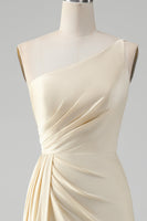 Laden Sie das Bild in den Galerie-Viewer, Champagner Eine Schulter Etui Langes Brautjungfernkleid mit Schlitz