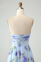 Laden Sie das Bild in den Galerie-Viewer, Blaues geblümtes A-Linie Herzausschnitt trägerloses plissee langes Hochzeitsgastkleid