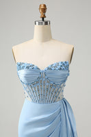 Laden Sie das Bild in den Galerie-Viewer, Glitzerndes blaues figurbetontes Korsett Abiballkleid mit Perlen
