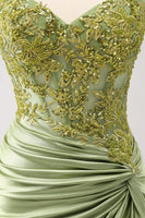 Laden Sie das Bild in den Galerie-Viewer, Glitzerndes armeegrünes Abiballkleid mit Schnürung und Applikationen