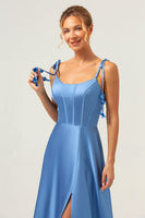 Laden Sie das Bild in den Galerie-Viewer, Blaues A-Linie Spaghettiträger Korsett Langes Satin Brautjungfernkleid mit Schlitz