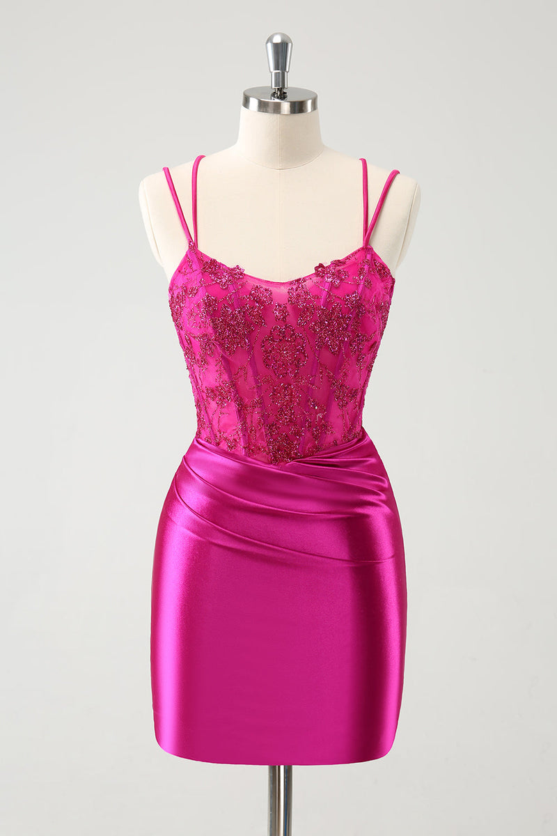 Laden Sie das Bild in den Galerie-Viewer, Fuchsia Bodycon Spaghettiträger Kurzes Abiballkleid aus perlenbesetztem Satin