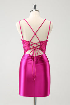 Fuchsia Bodycon Spaghettiträger Kurzes Abiballkleid aus perlenbesetztem Satin