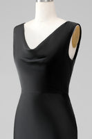 Laden Sie das Bild in den Galerie-Viewer, Schwarzes Meerjungfrauen Satin Brautjungfernkleid mit Wasserfallausschnitt