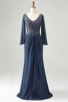 Laden Sie das Bild in den Galerie-Viewer, Glitzer Twilight Meerjungfrau V-Ausschnitt Perlen Brautmutter Kleid mit Applikationen