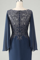 Laden Sie das Bild in den Galerie-Viewer, Glitzer Twilight Meerjungfrau V-Ausschnitt Perlen Brautmutter Kleid mit Applikationen