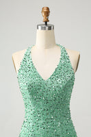 Laden Sie das Bild in den Galerie-Viewer, Glitzerndes fuchsia Pailletten Neckholder kurzes figurbetontes Abiballkleid mit Quasten