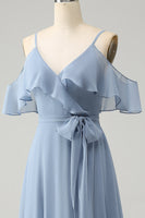 Laden Sie das Bild in den Galerie-Viewer, Grau Blau Spaghettiträger V-Ausschnitt Chiffon Brautjungfernkleid mit Schlitz