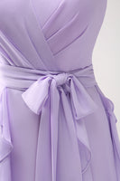 Laden Sie das Bild in den Galerie-Viewer, Flieder Brautjungfernkleid aus Chiffon in A-Linie mit Rüschen und Schlitz