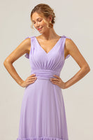 Laden Sie das Bild in den Galerie-Viewer, Lila Chiffon A-Linie gerafftes langes Brautjungfernkleid mit Rüschen