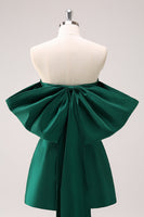 Laden Sie das Bild in den Galerie-Viewer, Dunkelgrünes trägerloses A-Linie Kurzes Abiballkleid mit Schleife