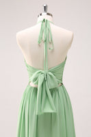 Laden Sie das Bild in den Galerie-Viewer, Hellgrünes A-Linie Neckholder Brautjungfernkleid mit Schnürung