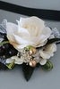 Laden Sie das Bild in den Galerie-Viewer, Luxus Schwarz Weiß Corsage am Handgelenk und Herren Boutonniere Set