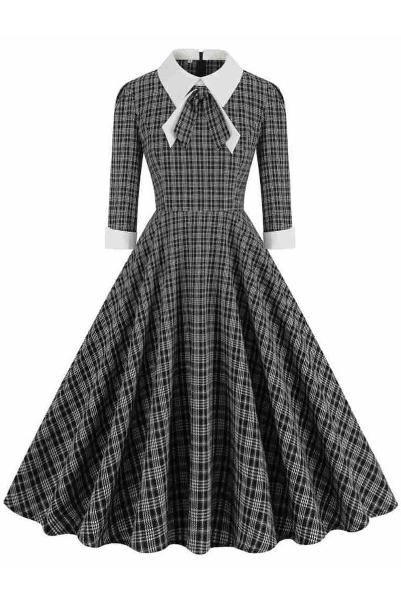 Laden Sie das Bild in den Galerie-Viewer, Schwarzes kariertes Vintage Kleid aus den 1950er Jahren mit halben Ärmeln