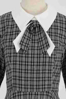 Laden Sie das Bild in den Galerie-Viewer, Schwarzes kariertes Vintage Kleid aus den 1950er Jahren mit halben Ärmeln