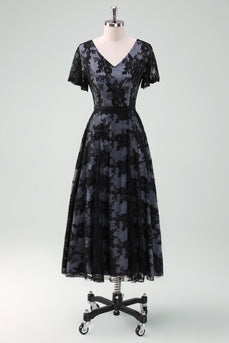 Schwarzes Spitze A-Linie Kurzarm Midi Chor Kleid