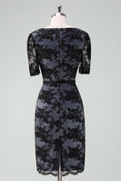 Laden Sie das Bild in den Galerie-Viewer, Schwarzes Midi V-Ausschnitt Spitze Kleid für die Brautmutter mit kurzen Ärmeln