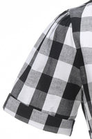 Laden Sie das Bild in den Galerie-Viewer, Schwarzes kariertes Vintage Kleid aus den 1950er Jahren mit V-Ausschnitt