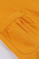 Laden Sie das Bild in den Galerie-Viewer, Gelbes 1950er Jahre Kleid mit Rüschen und gekerbtem Revers und Gürtel und Taschen