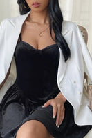 Laden Sie das Bild in den Galerie-Viewer, Schwarzes kurzes Cocktailkleid mit Spaghettiträgern in A-Linie