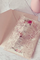 Laden Sie das Bild in den Galerie-Viewer, Blush Zarte hohle Hochzeitseinladung mit Schleife