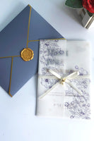 Laden Sie das Bild in den Galerie-Viewer, Personalisierte grüne goldene Hochzeitseinladung mit Schleife