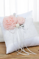 Laden Sie das Bild in den Galerie-Viewer, Weißes Hochzeitskorb- und Kissenset mit rosa Blume