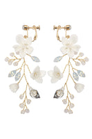 Laden Sie das Bild in den Galerie-Viewer, Feenweiß Keramik Blume Braut Ohrclips