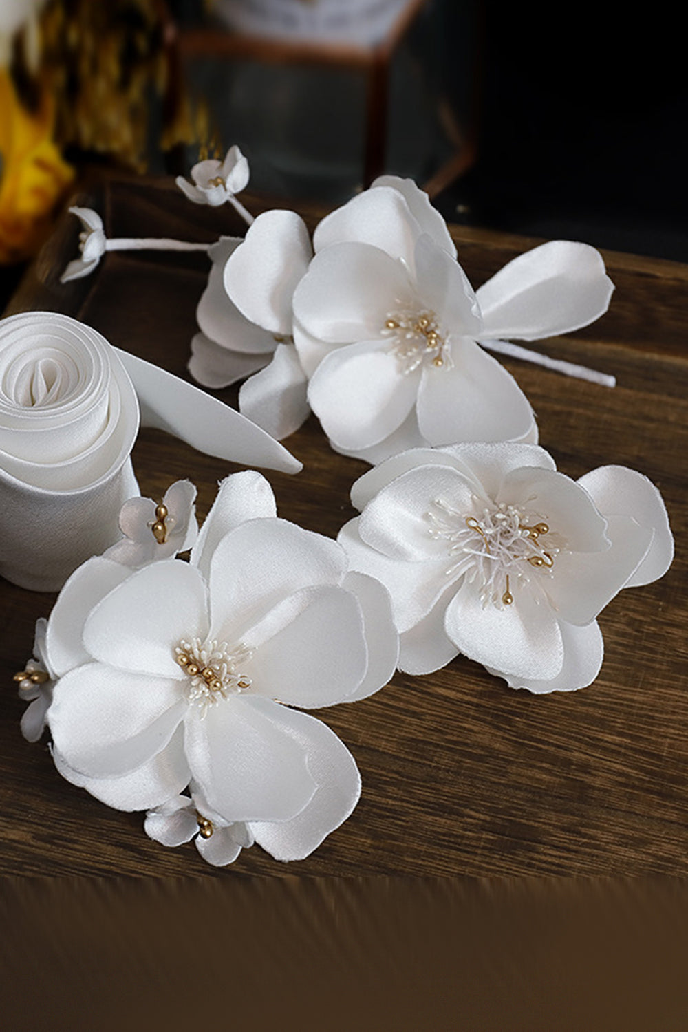 Weiße elegante Stoffblume Haarspangen