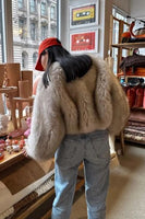 Laden Sie das Bild in den Galerie-Viewer, Schwarzes Midi Hemd mit V-Ausschnitt und tailliertem Kunstpelz