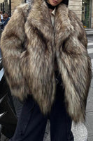 Laden Sie das Bild in den Galerie-Viewer, Brauner flauschiger Kurzmantel aus Kunstpelz mit langen Ärmeln und offener Vorderseite